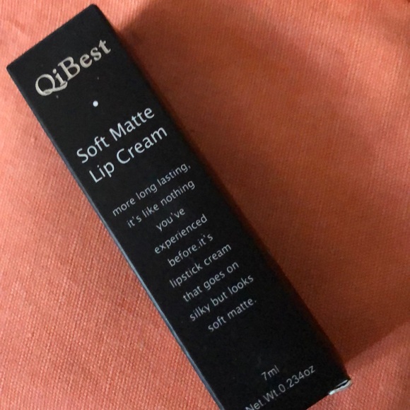 dark blue matte lip color - Picture 1 of 4